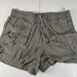 GAP Women's Cargo Shorts in Khaki